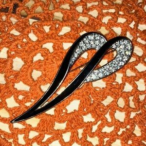 TRIFARI VALENTINE LOVE Black Enamel & Gold Plate Rhinestone Brooch 3.5” Vintage